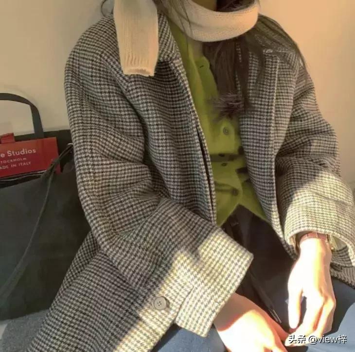 刘雯同款羊毛衫穿搭,初恋风的毛衣