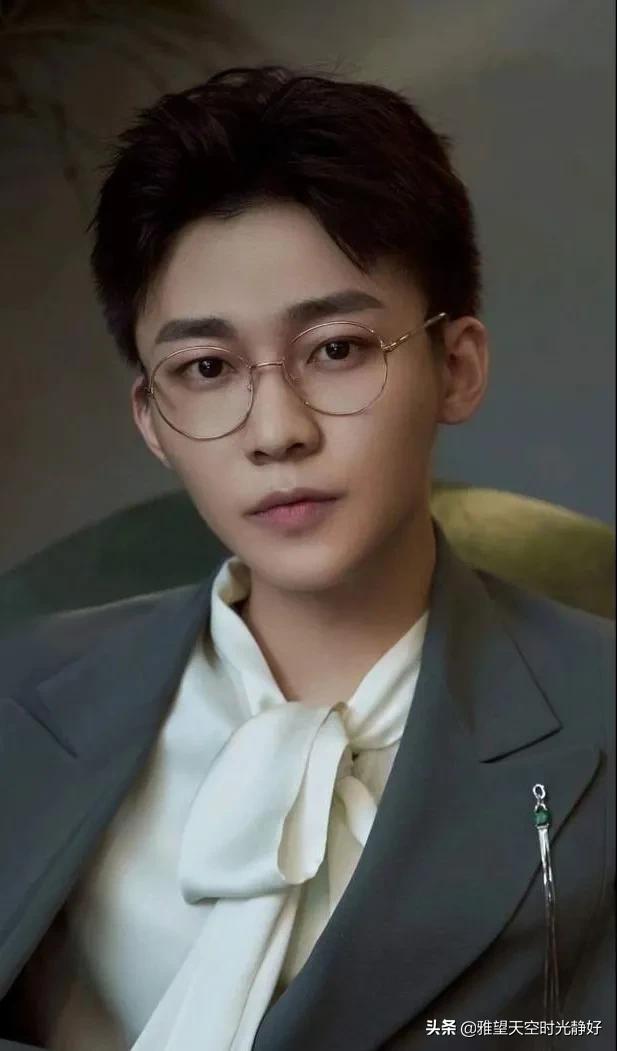 盘点国内男明星眼镜杀高清写真照斯文帅气沉稳内敛雅致贵气