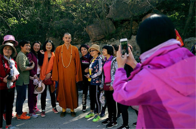 记录最帅和尚释明心生活,80后和尚出家释明心