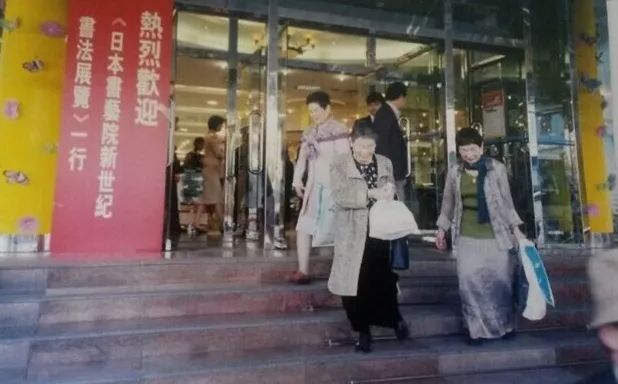 曾经在上海有一家商店,只允许老外进去买!买!买