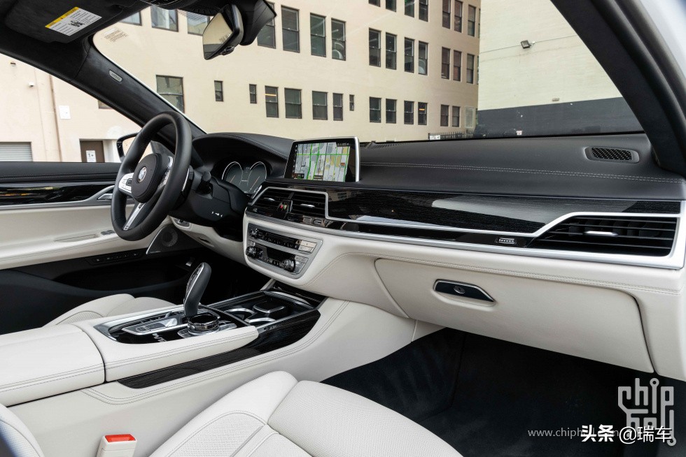 新款宝马m760liv12曜影特别版,宝马的v12