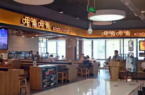 海底捞火锅天花板缘何走下神坛,下跌的海底捞还能风光多久