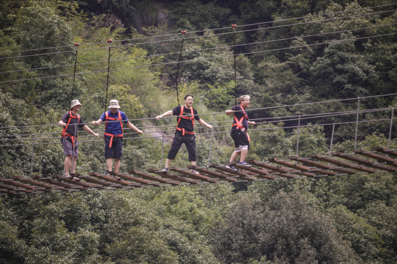 桐庐山湾湾漂流门票多少,桐庐山湾湾漂流景区在什么地方