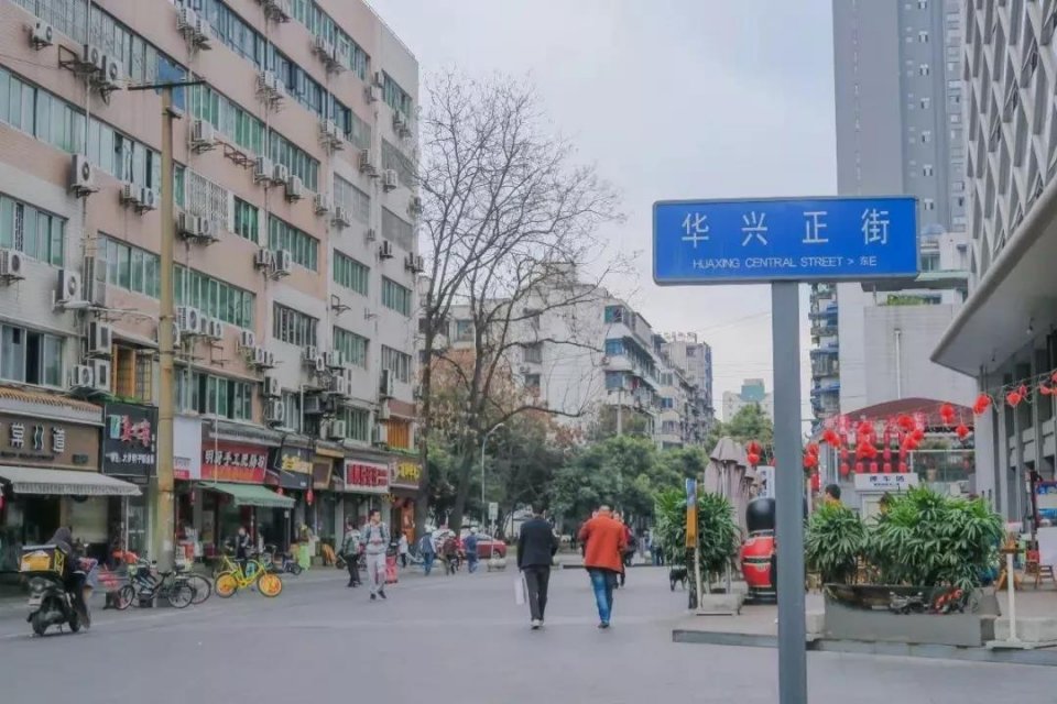 春熙路十大必吃美食街在哪,成都春熙路后面吃货一条街