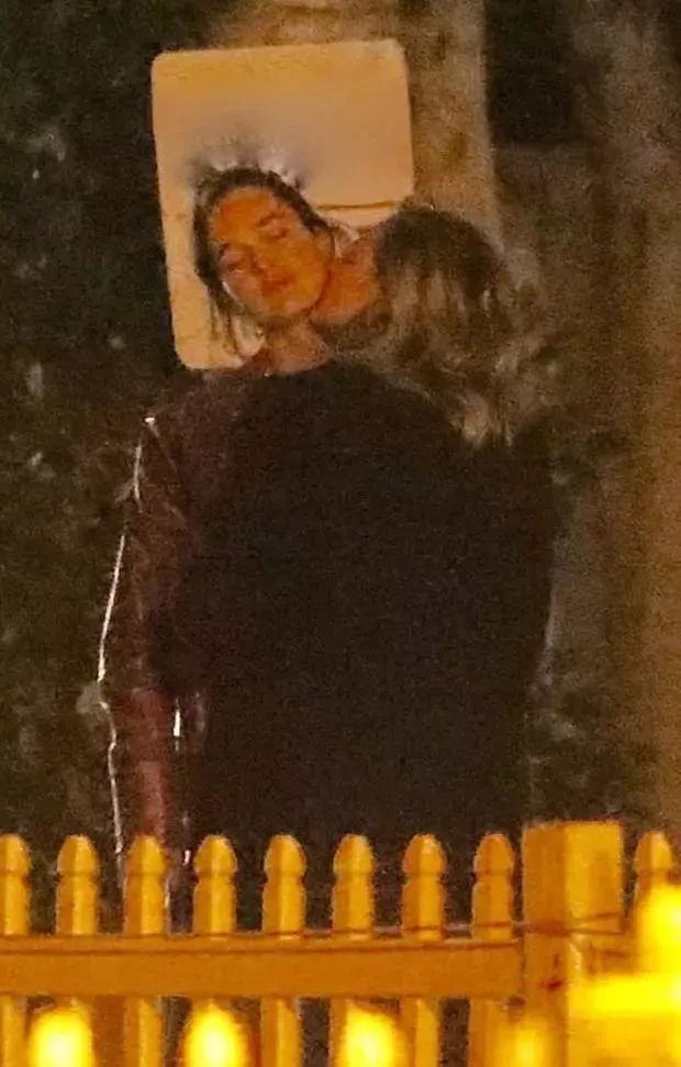 西尔莎罗南获金球奖,文娱有料