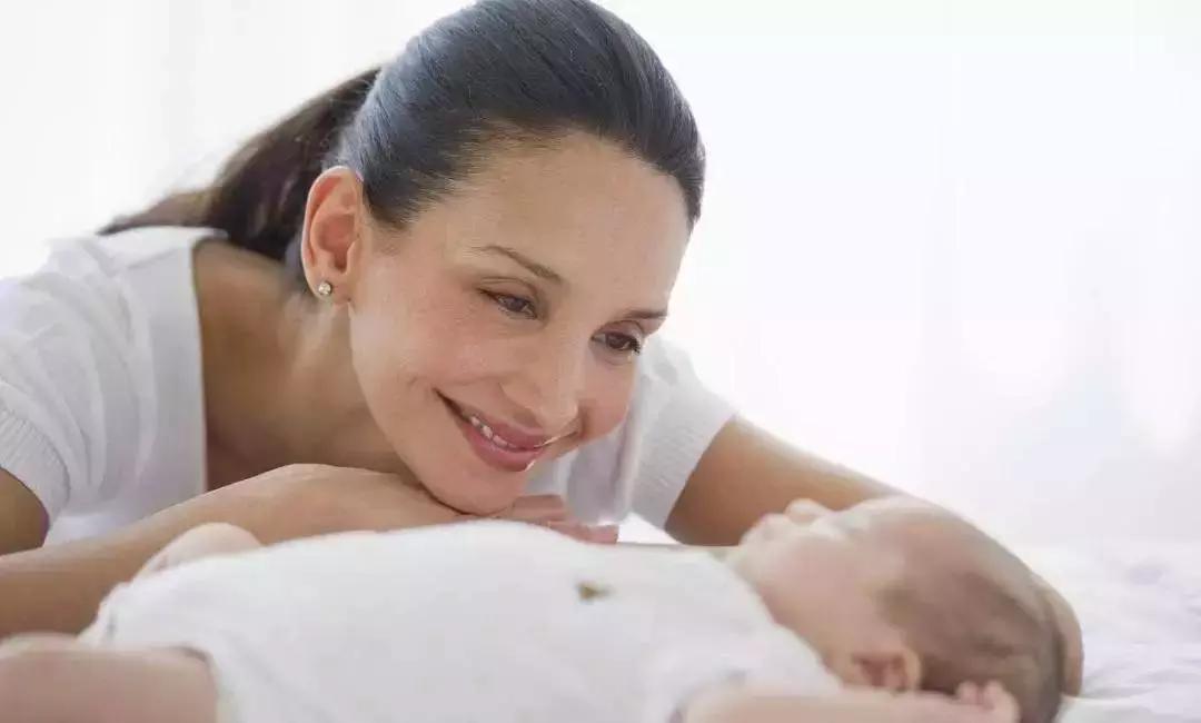 章子怡陈意涵哺乳崩溃，母乳喂养中的“坑娘”误区