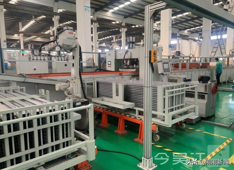 电梯不用按键直接用语音,家用电梯智能一键呼梯系统