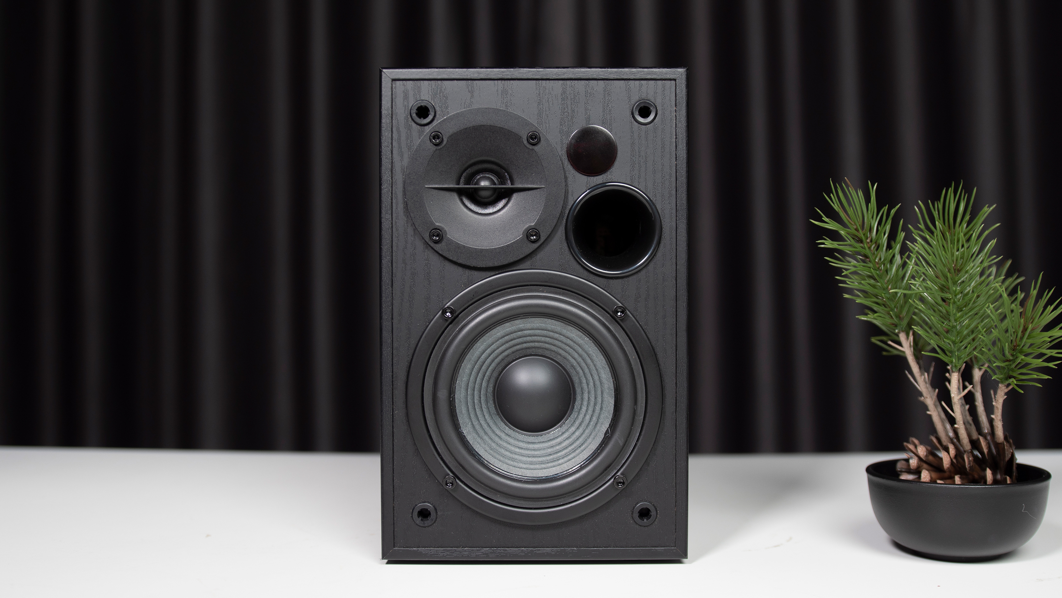 什么音箱可以有麦克风说话,用麦克风和喊话器唱歌