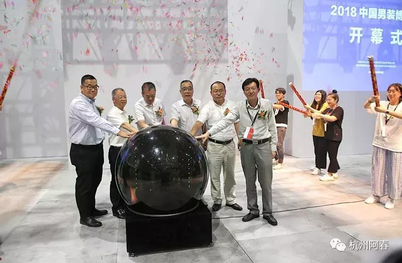 超百图再现2018年服装圈内那三十道靓丽风景……