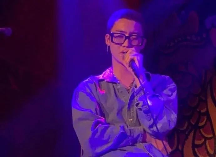 从“做作”到真实,唱歌始终是他最能表达自己的事