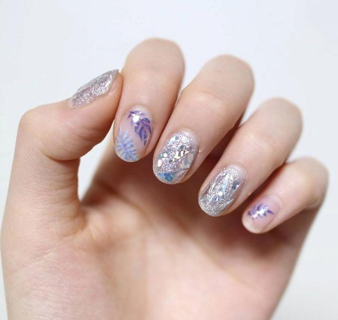 万能的亮片美甲不仅让你的指尖更出众，还会让你拥有好心情哦！