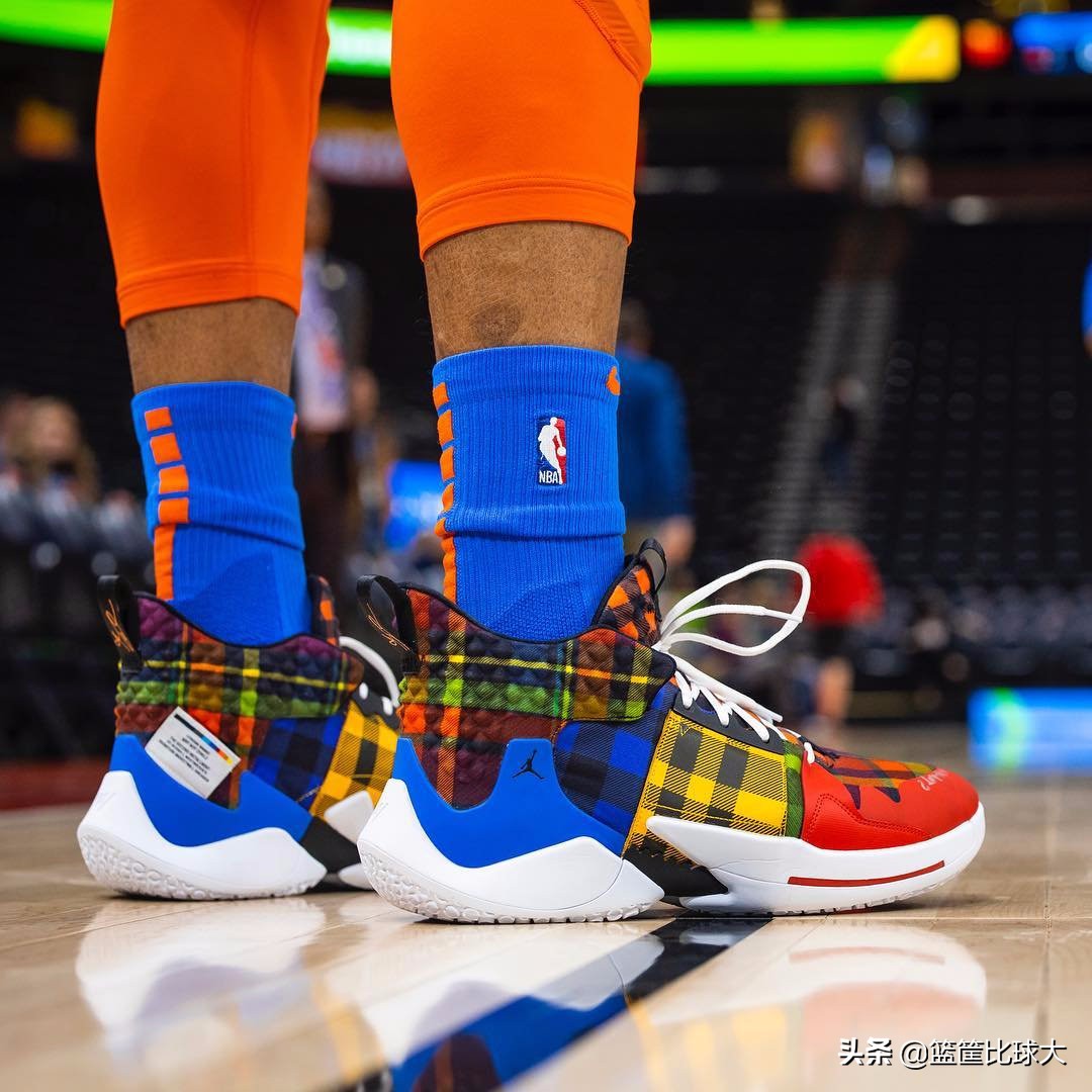 哈勒尔秀个性定制！3月12日NBA赛场球鞋赏析