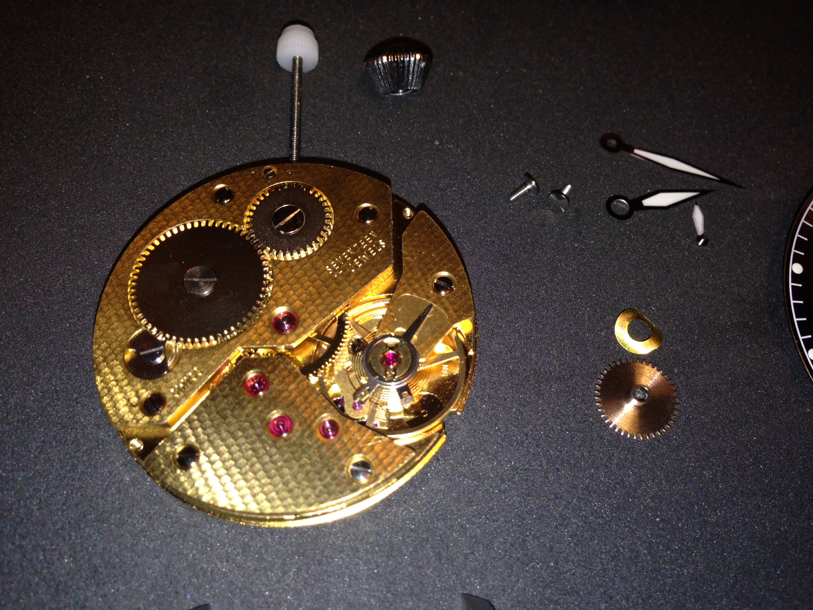 看看老外DIY机械手表