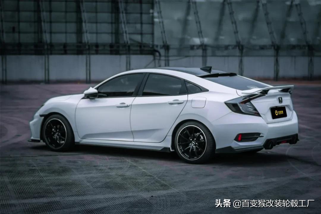 思域最新颜色改色,思域亮黑改色