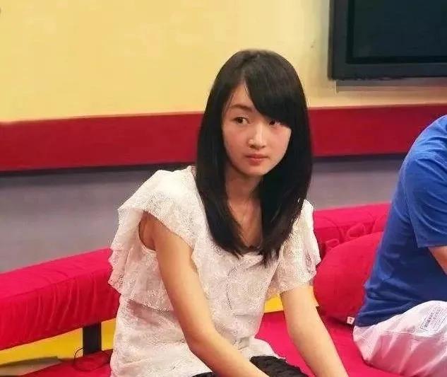 周冬雨过去的小粗腿,小粗腿逆袭