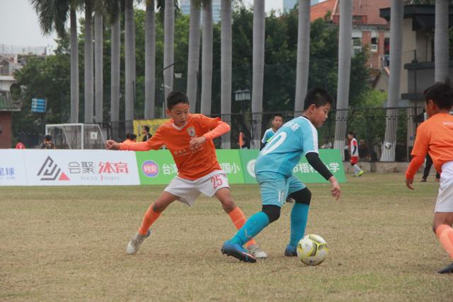 业余足球比赛一堆人抢球,如何不扎堆抢球