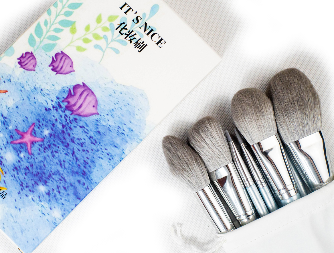 新手化妆需要使用什么样的化妆刷,化妆刷的认识与使用方法