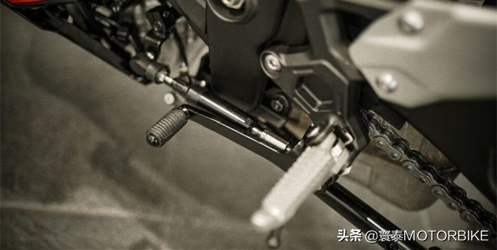 川崎zx-25r与川崎ninja400哪个快,川崎四缸忍者zx-25r配置大揭秘