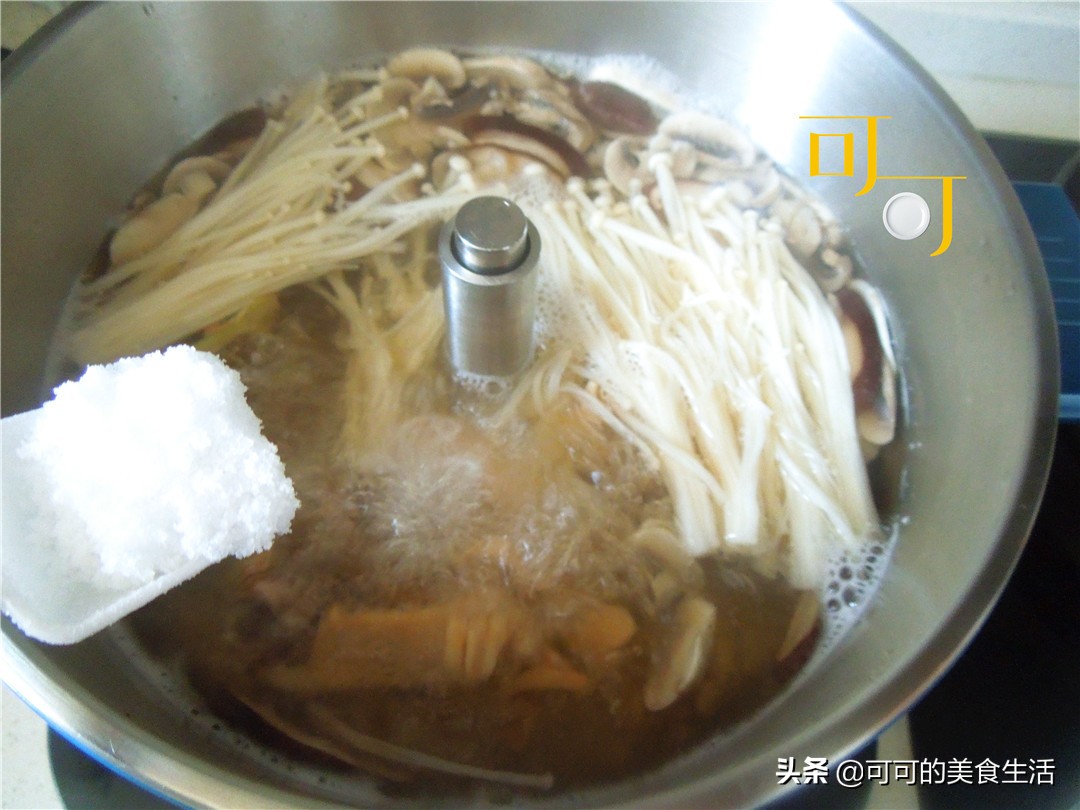 墨鱼干炖干蘑菇,墨鱼干煲汤搭配什么菌菇