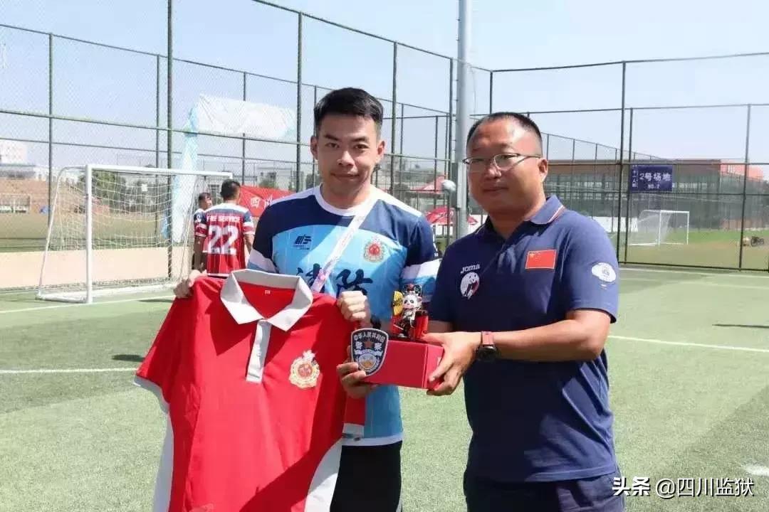 世警会|友谊第一，今天我们都是阿sir的球迷！