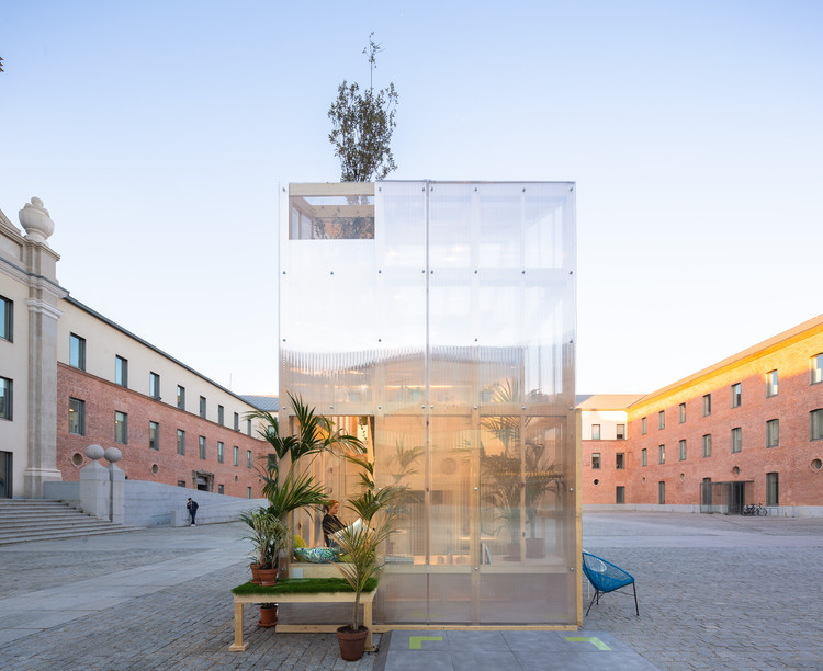 面面俱到的透明木楼,马德里庭院中央的艺术家城市住宅装置