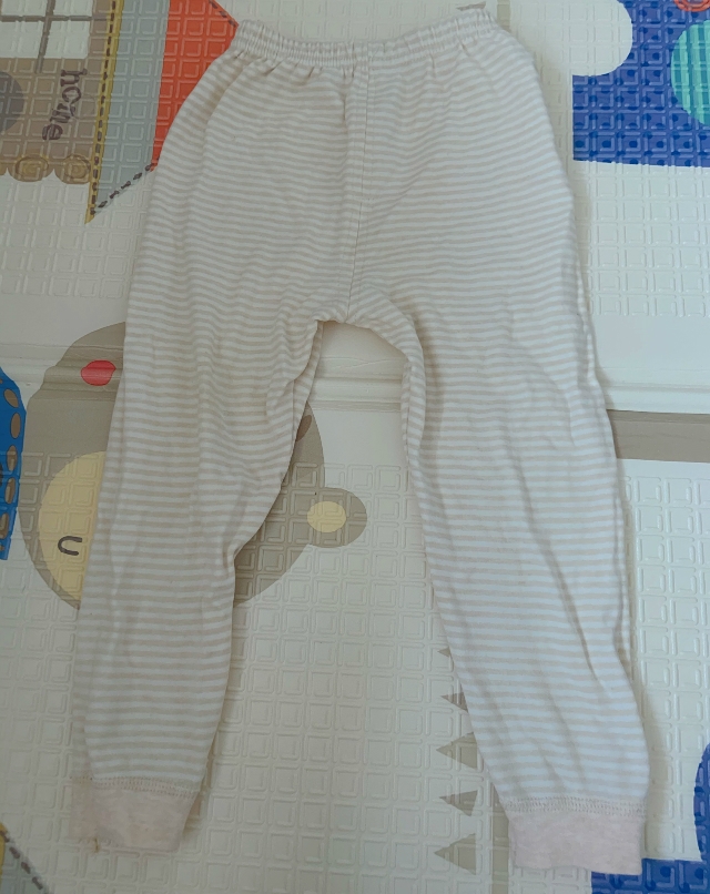 给大孩子穿纸尿裤如厕训练重要性,怎么教让宝宝自己学会穿纸尿裤