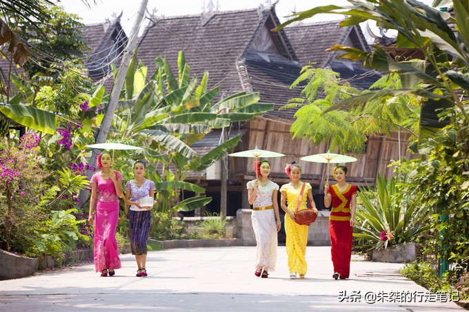 西双版纳泼水节攻略,西双版纳傣族泼水节和广西泼水节