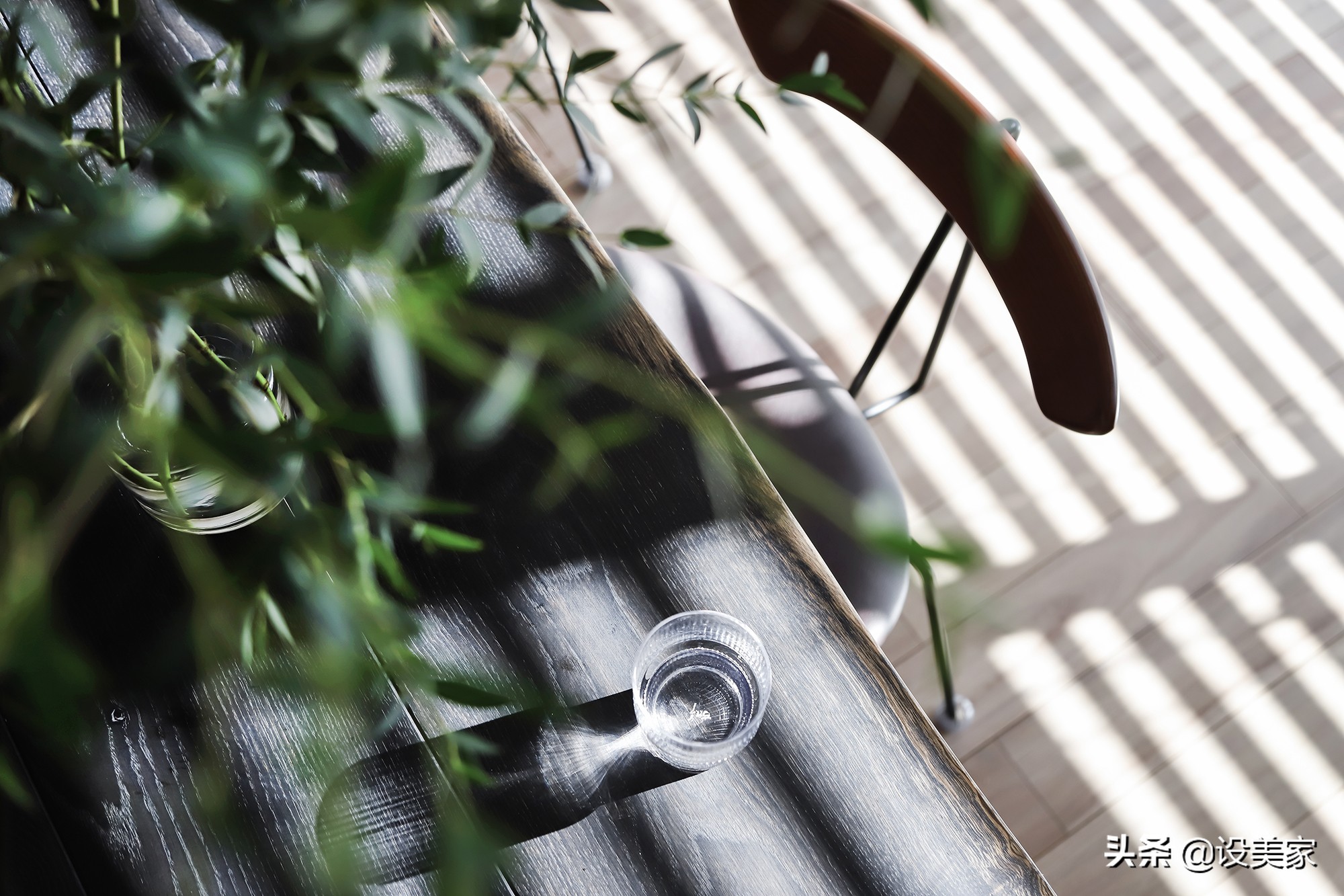 入户门对厨房和餐厅怎么化解最好,厨房窗户采光差怎么办