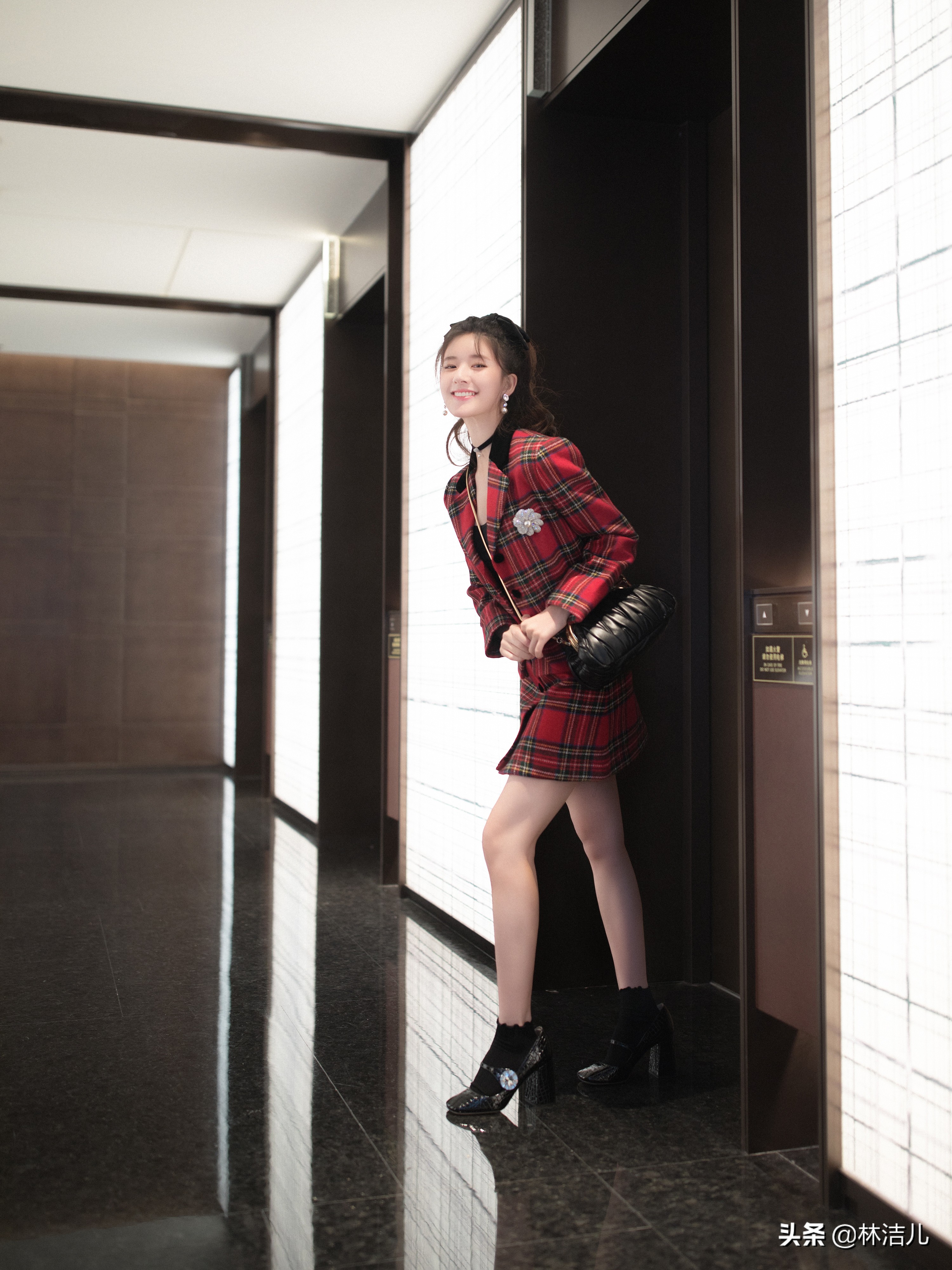 倪妮和lisa,倪妮同款圣罗兰双肩包