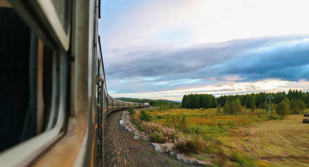 这趟火车创下4个中国之最，而且行程近1000公里，票价才40几块！