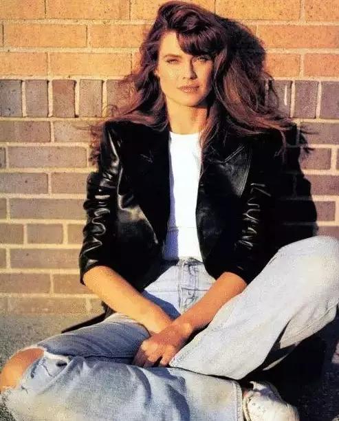 破洞牛仔裤被缝起来了 (妈妈补的破洞牛仔裤)