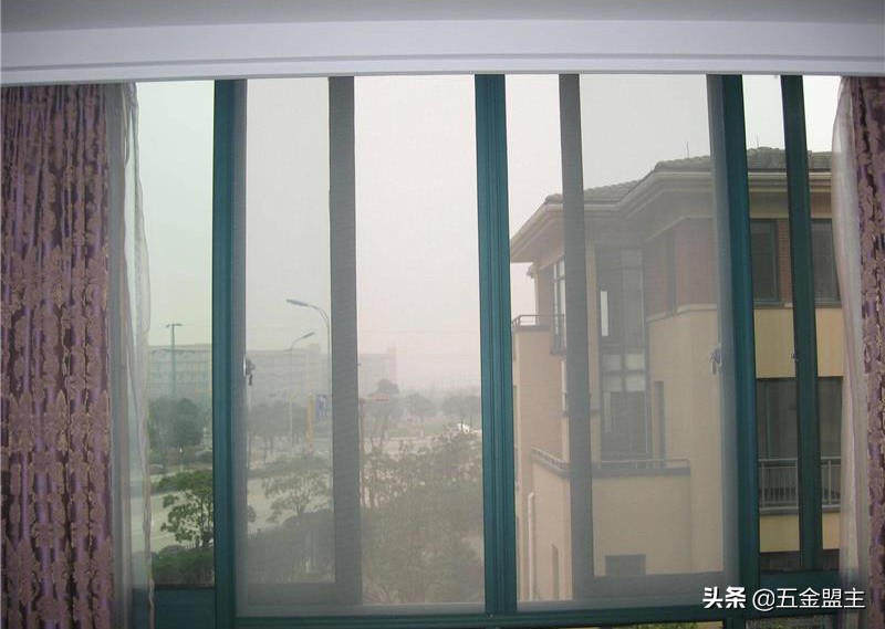 新装修房子玻璃窗户怎么清理,窗户玻璃贴膜怎么清理