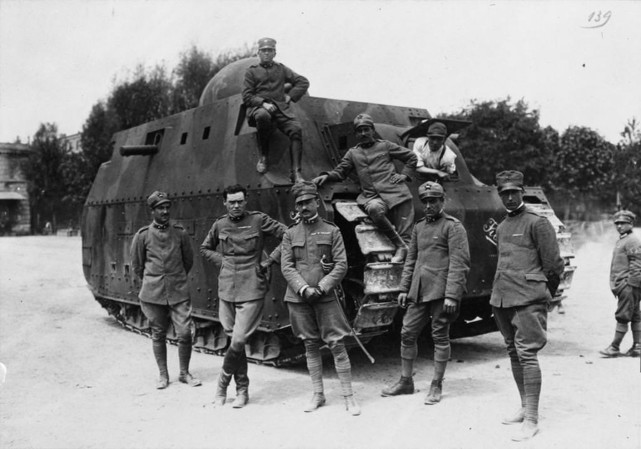 最讲武德意大利！设计画风让人啼笑皆非，还造步行坦克，脑洞太大