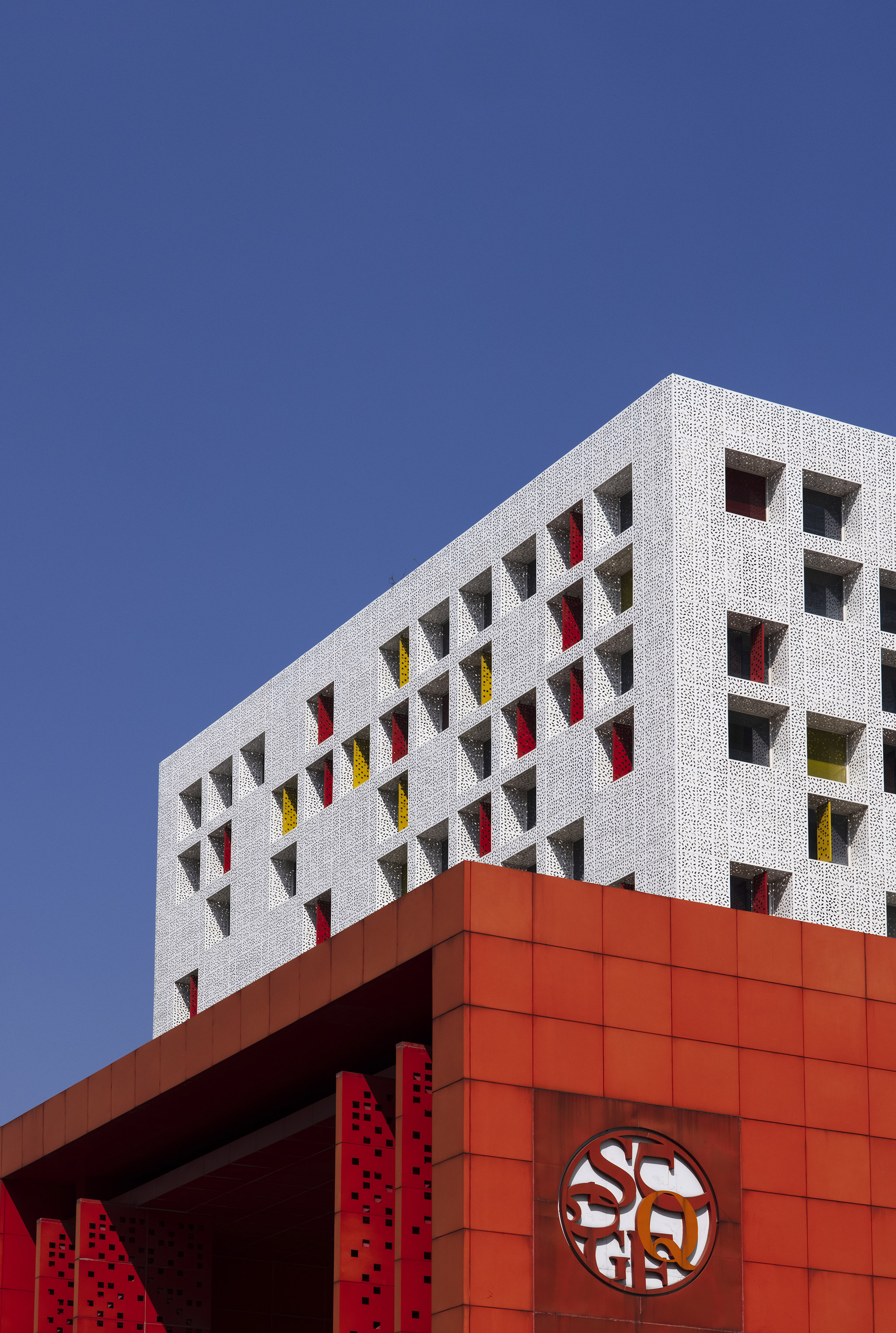 r5佳能24-70f2.8套机,佳能r5无反之战评测