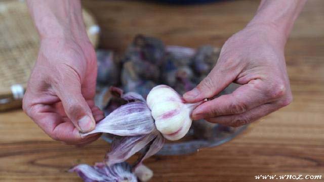 带皮糖醋蒜的腌制方法,舌尖上的中国腌糖蒜怎么腌好吃