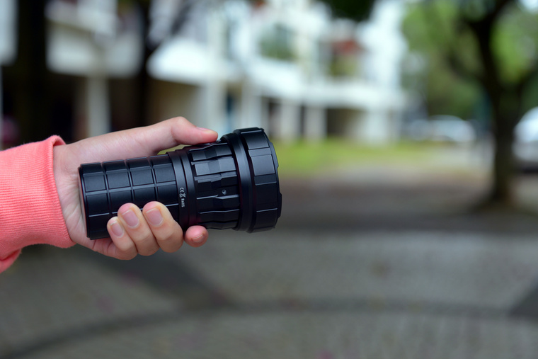 自从拍完这个手电之后,公园里人少了好多