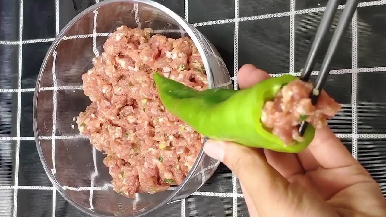 虎皮尖椒酿肉辣不辣,虎皮尖椒不油炸的做法