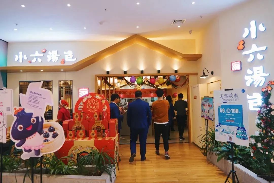 沿着地铁线逛商场，我吹了一天空调~