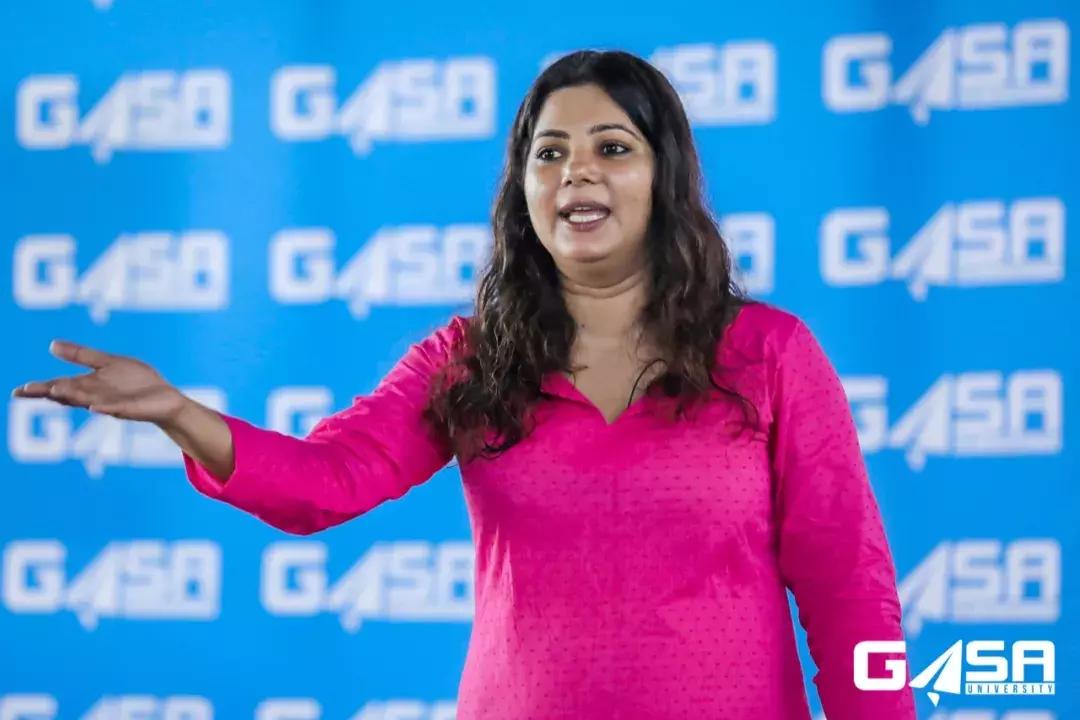 今天的印度照片,现在印度和100年前印度对比