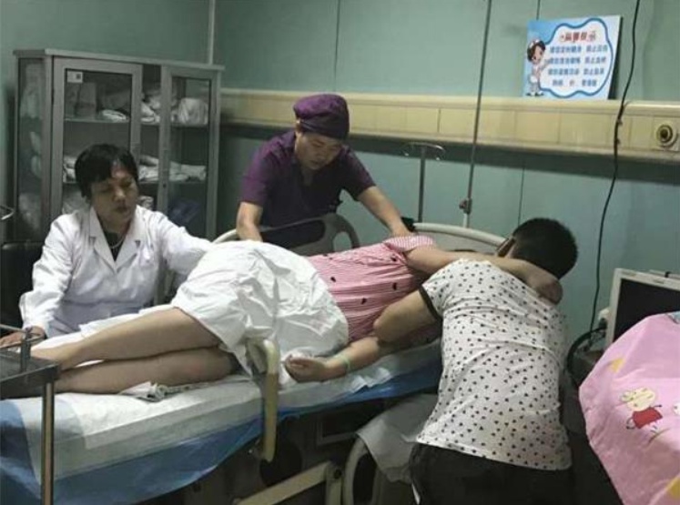 生孩子时是不是一疼就用力,生孩子的时候医生会有反应吗