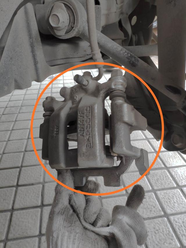 英菲尼迪6万公里刹车盘磨损程度,英菲尼迪刹车盘怎么拆