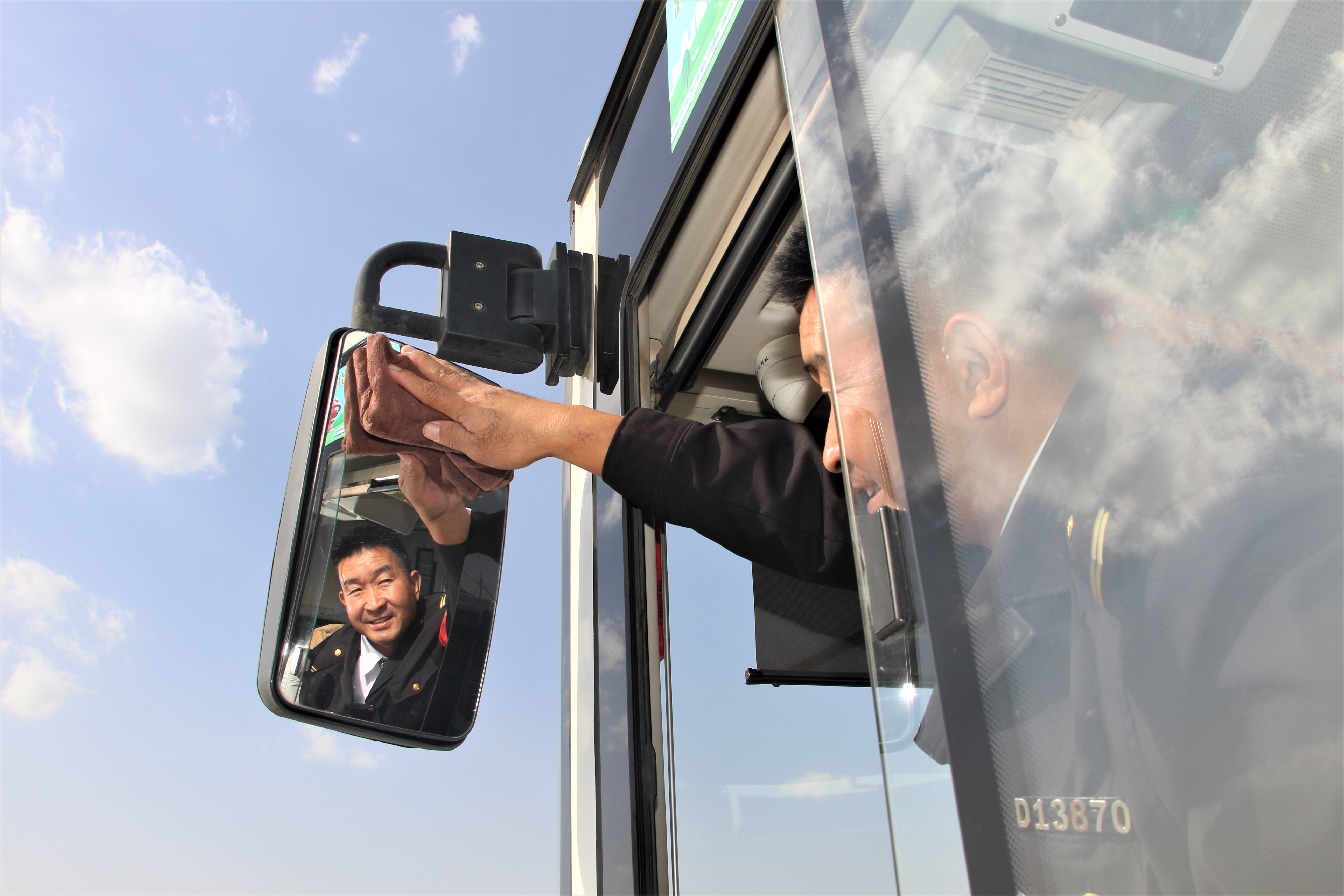 公交驾驶员怎样优质服务乘客,公交司机如何做好服务工作