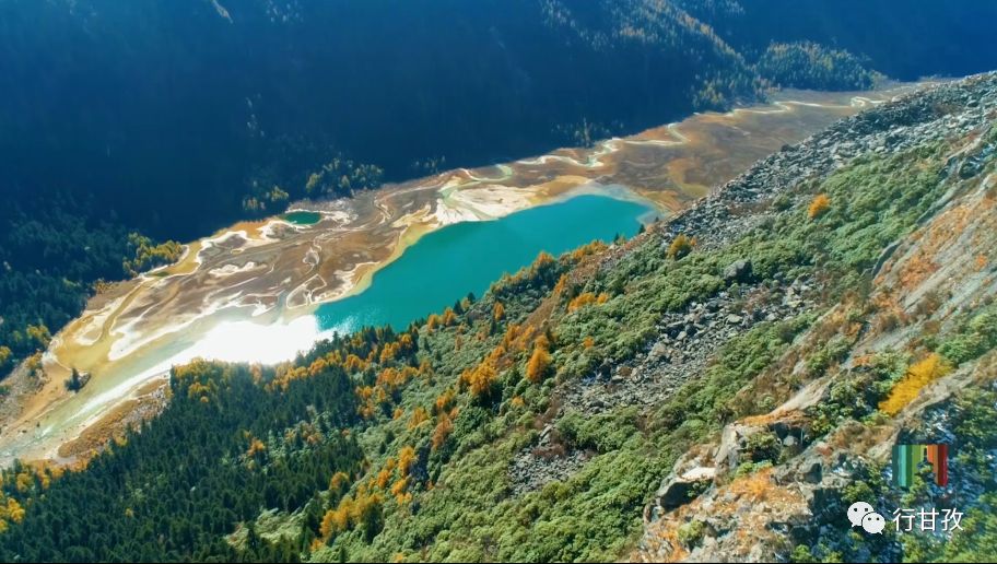 有人说,如果在10月错过了莲花湖,就相当于错过了整个秋天