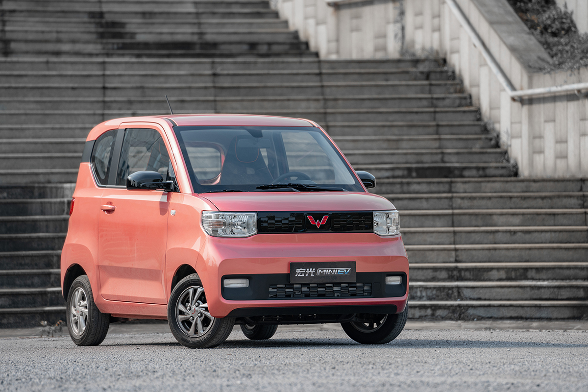 开五菱宏光miniev回老家,奔奔e-star对比五菱mini