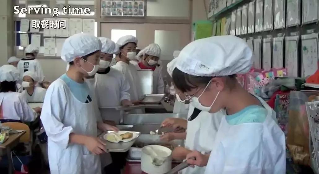 日本小学10元钱的午餐,日本学生午餐10元一个