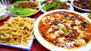 很多人从这家夫妻馆子认识徐州菜，芝麻鸡、沸腾鱼爆辣爆好吃