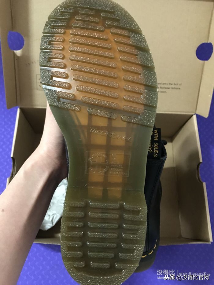 drmartens马丁靴冬季穿搭,drmartens马丁靴经典款搭配