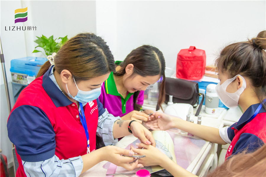 美甲教程培训修剪指甲,美甲怎么自己修死皮