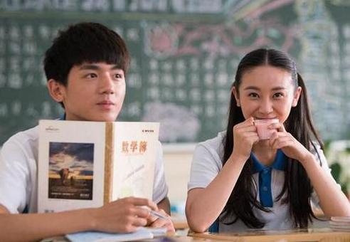 “妈妈，同桌总摸我”，妈妈的机智做法，挽救了女儿的后半生