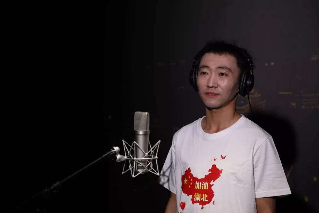 讴歌逆行者礼赞生命作文,众志成城礼赞最美逆行者